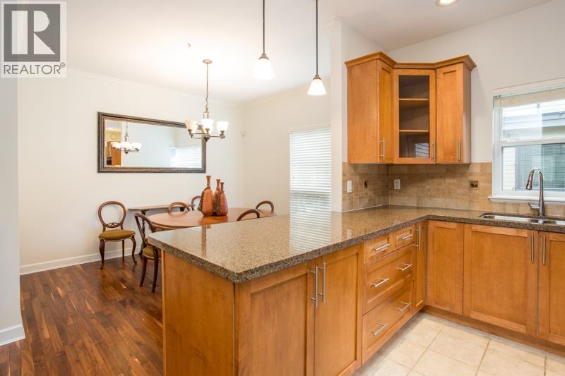 10 3150 SUNNYHURST ROAD, North Vancouver