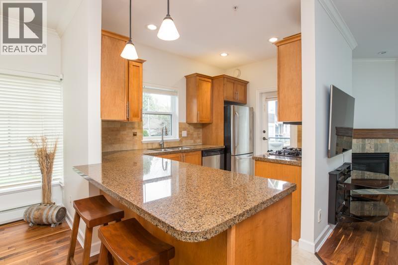 10 3150 SUNNYHURST ROAD, North Vancouver