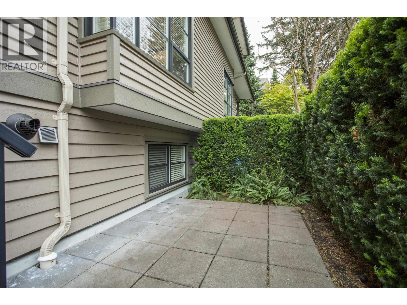 10 3150 SUNNYHURST ROAD, North Vancouver