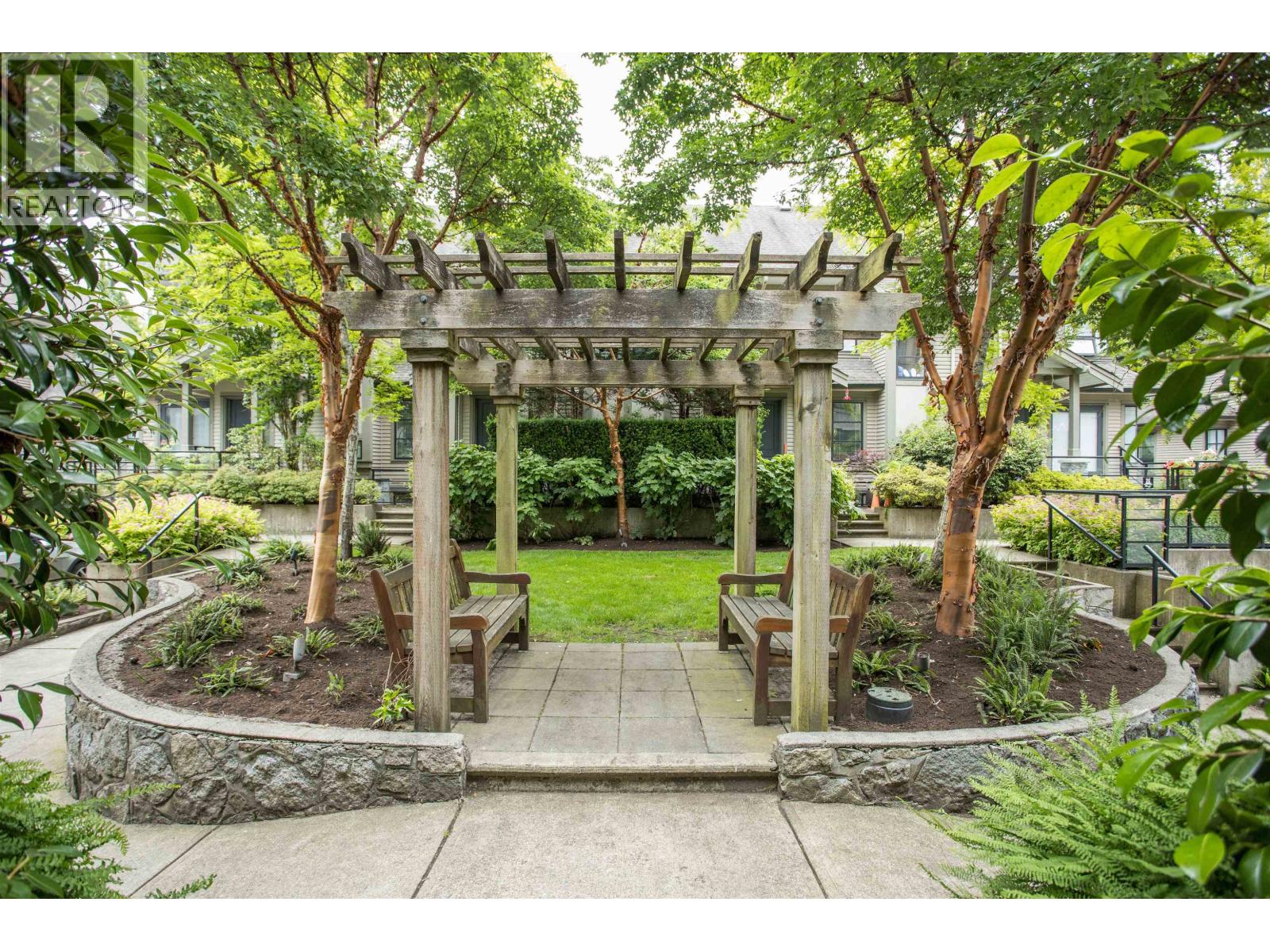 10 3150 SUNNYHURST ROAD, North Vancouver