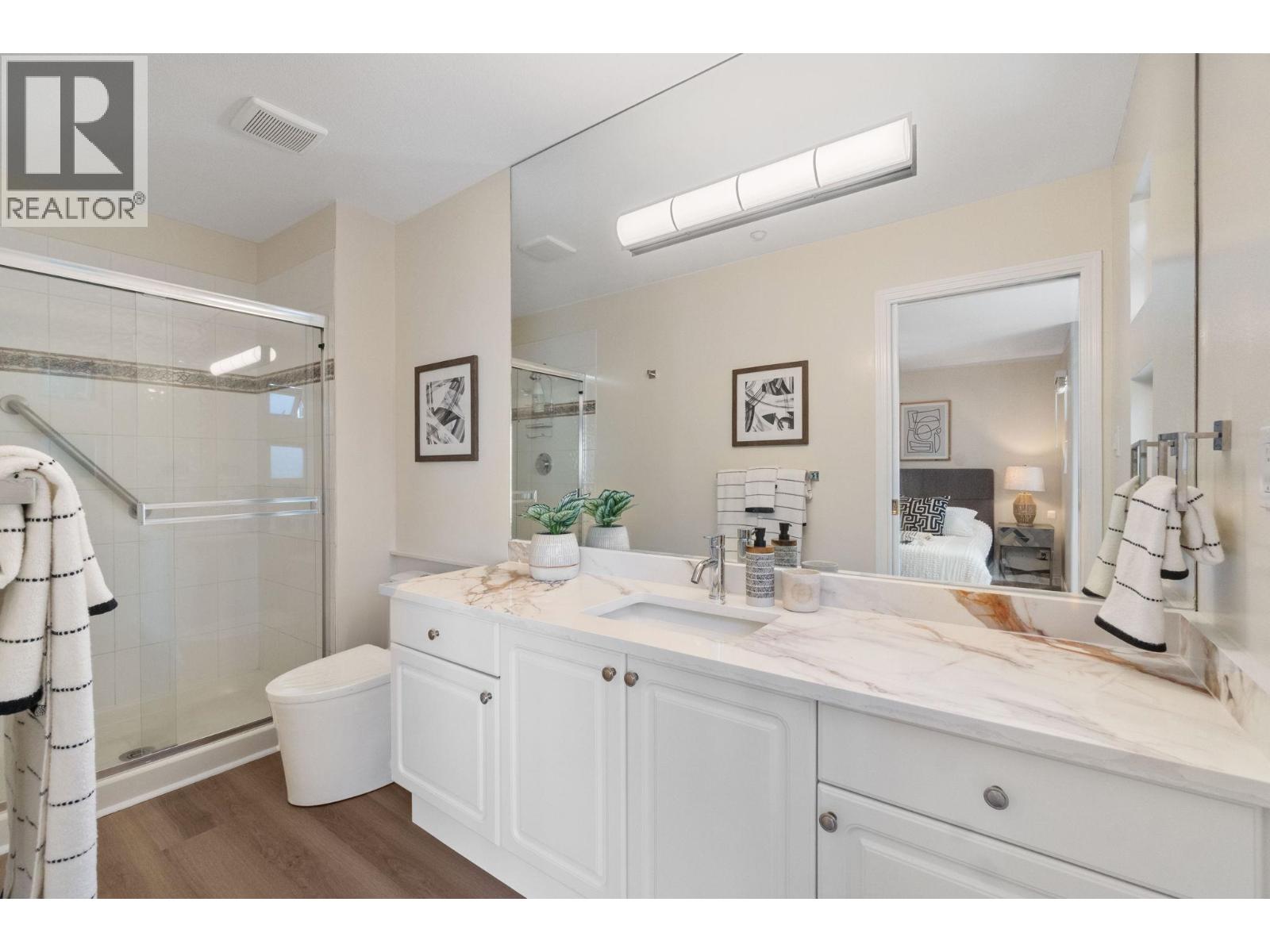 5 119 E 6TH STREET, North Vancouver