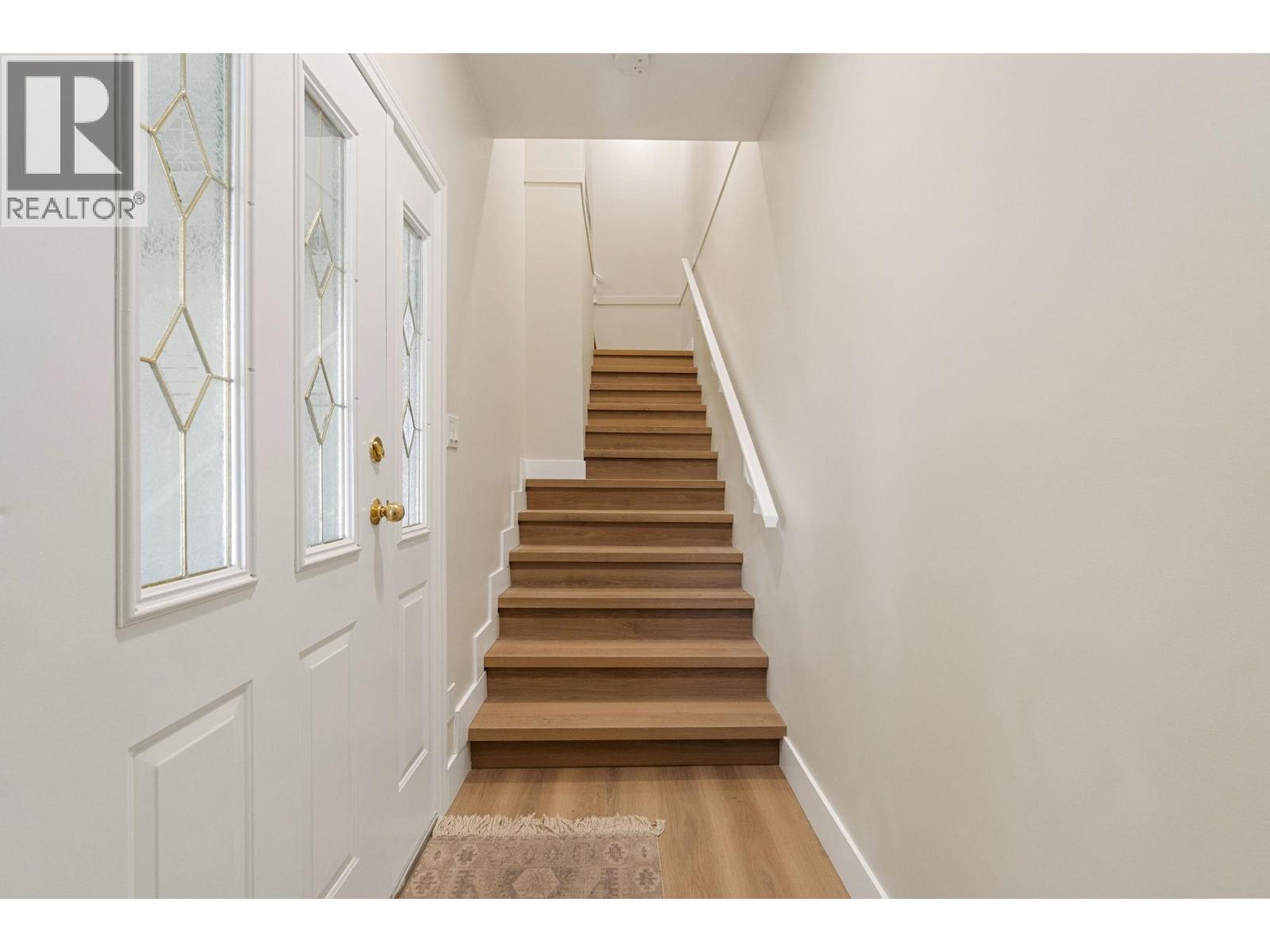 5 119 E 6TH STREET, North Vancouver