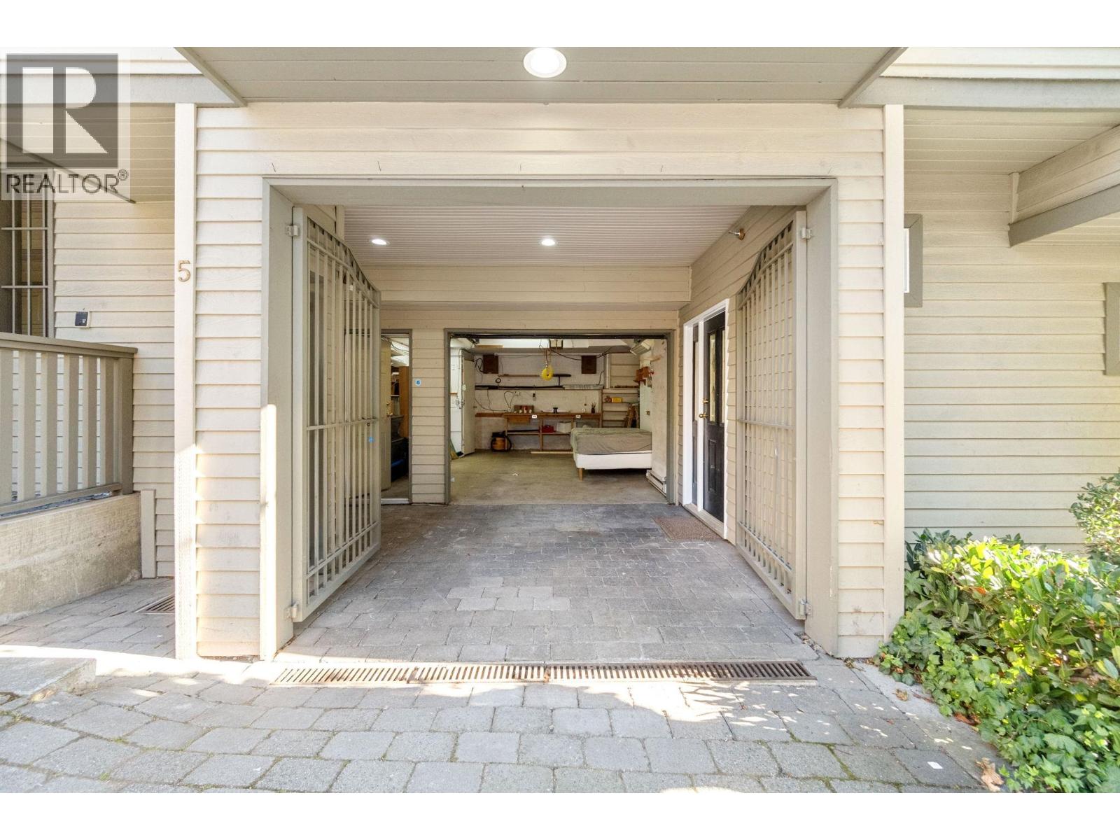 5 119 E 6TH STREET, North Vancouver