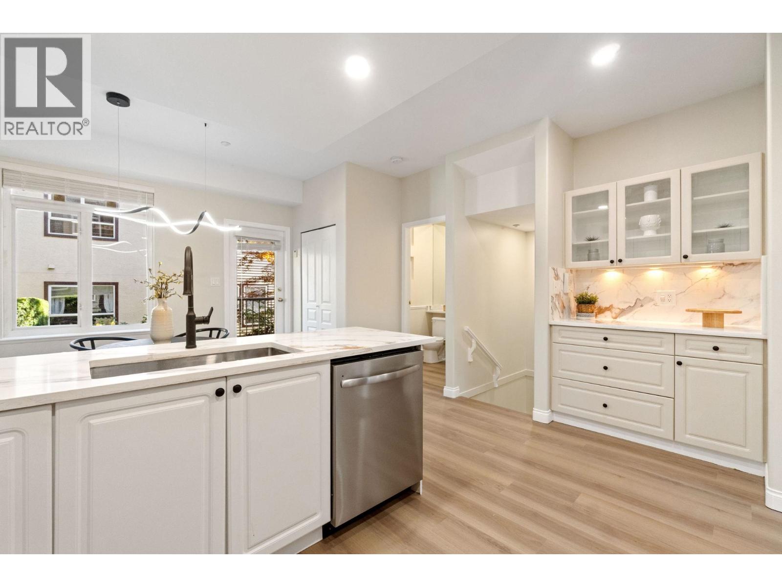 5 119 E 6TH STREET, North Vancouver