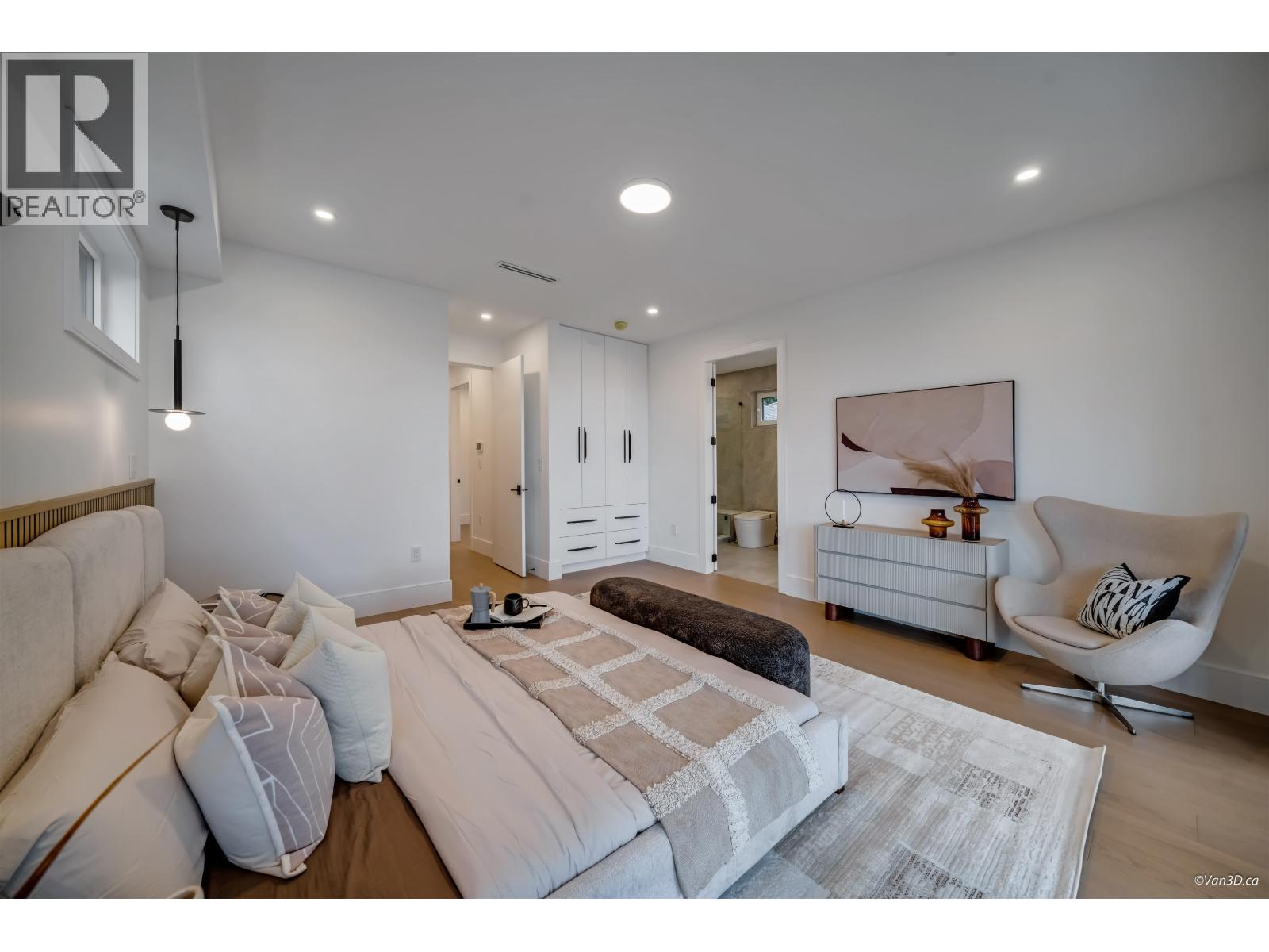 973 ADDERLEY STREET, North Vancouver