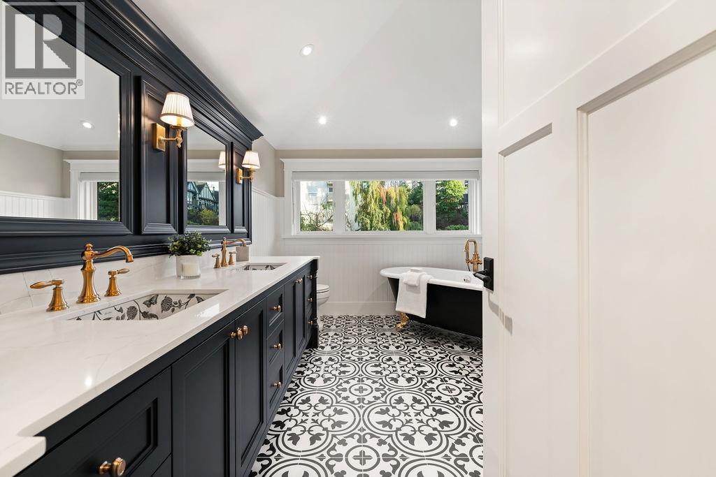 993 BROUGHTON STREET, Vancouver