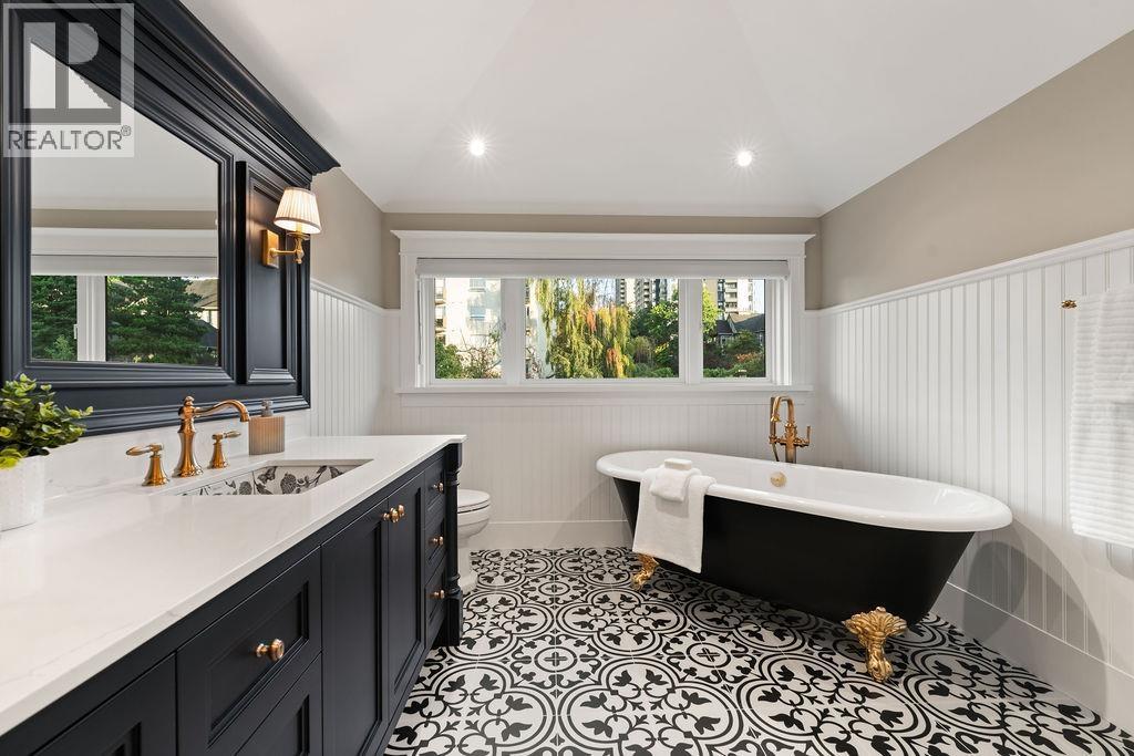 993 BROUGHTON STREET, Vancouver