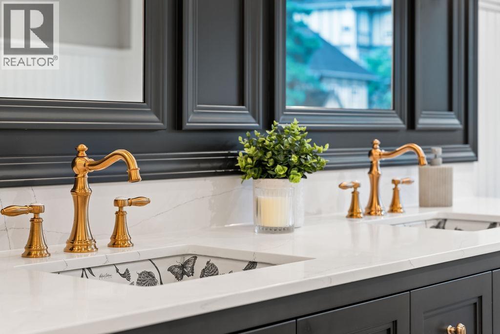 993 BROUGHTON STREET, Vancouver