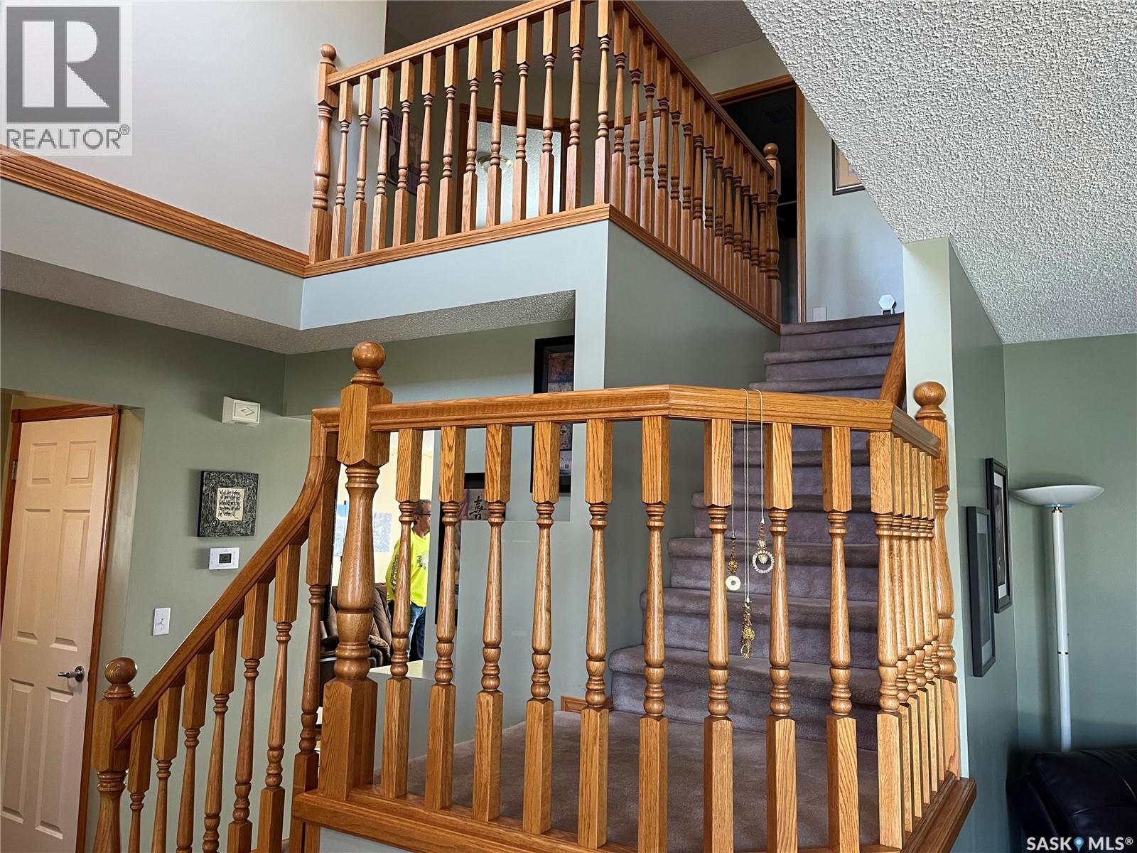 Single Family House 2 Level for Sale in  PEYSON BAY E Regina 