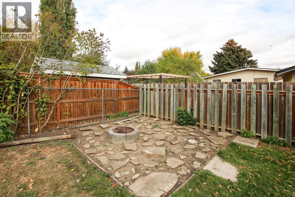 5 Eagle Road, Lacombe