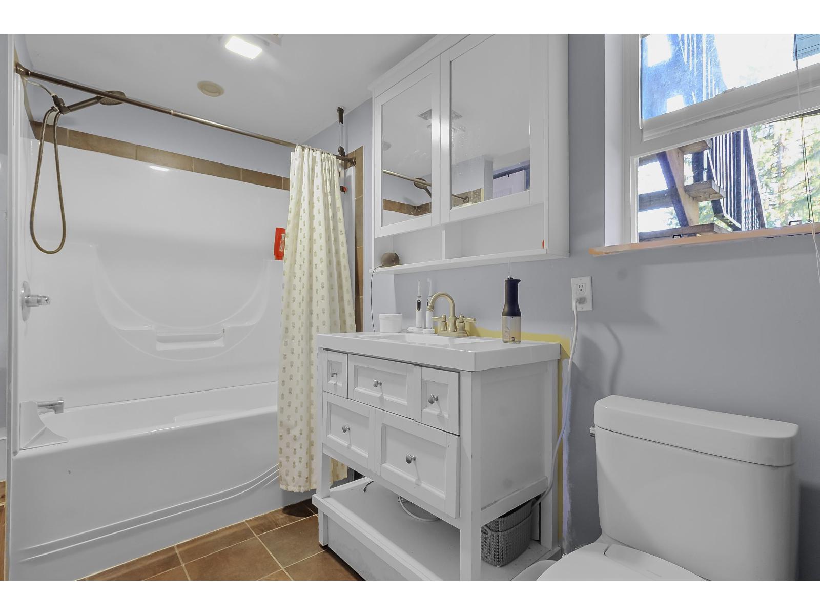 9538 STAVE LAKE STREET, Mission