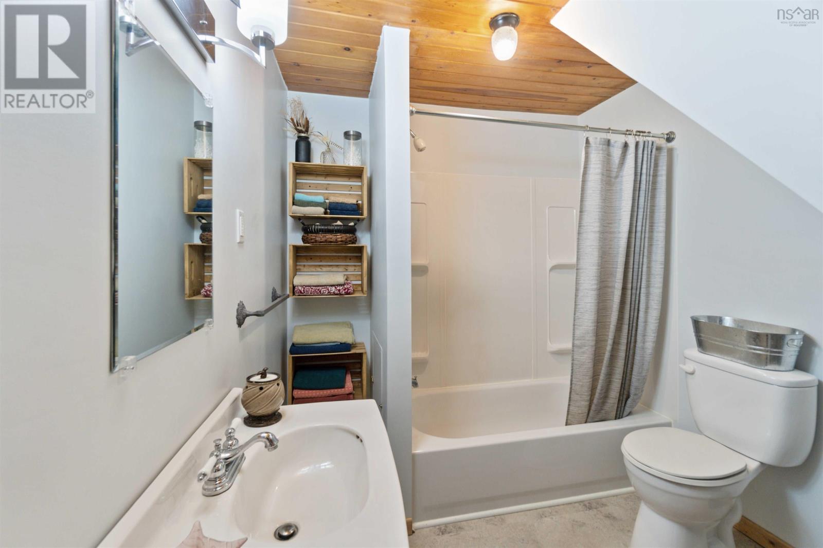 Property 24 of 31 of 1256 Highway 1