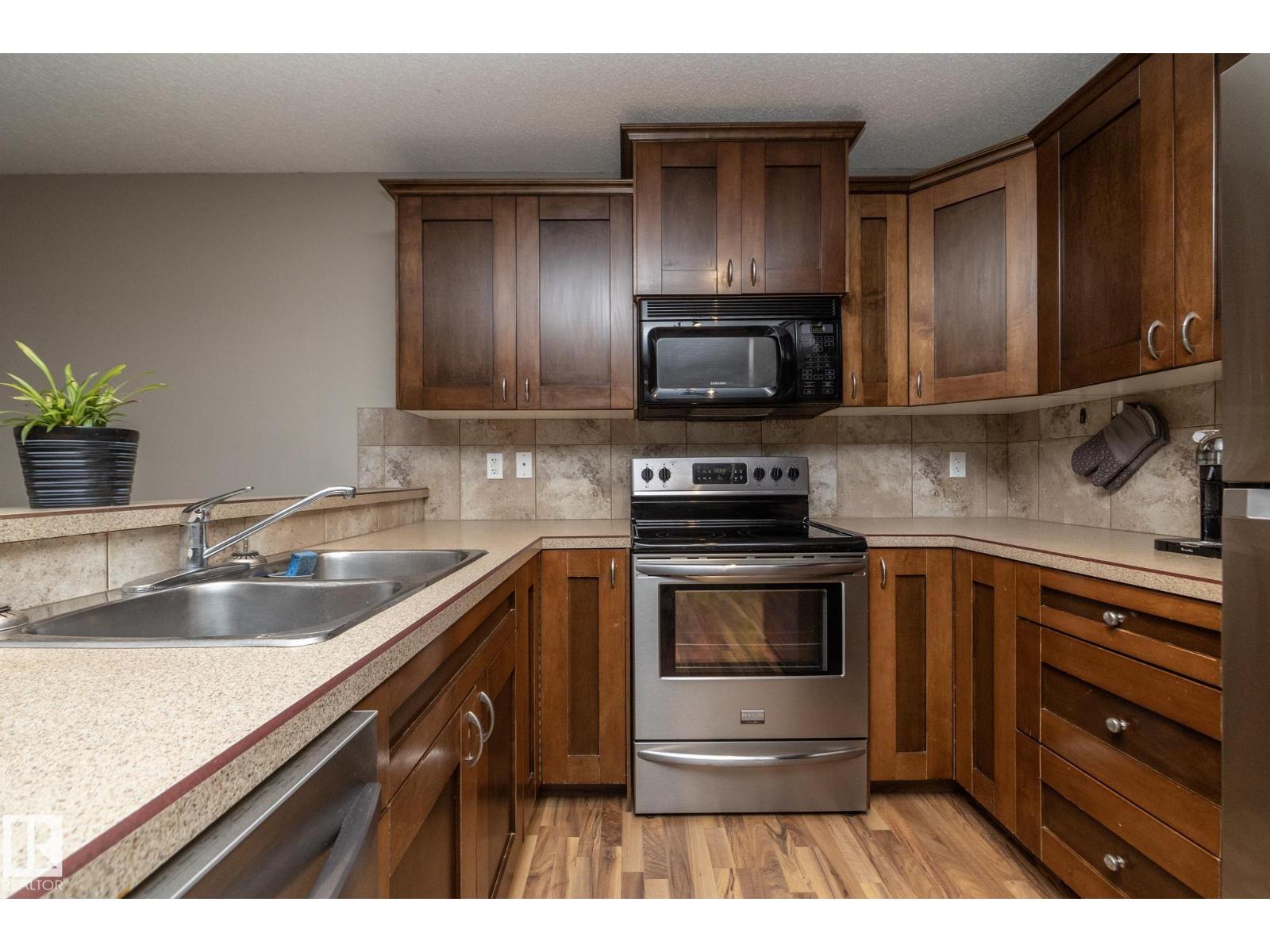 #6 10 WOODCREST, Fort Saskatchewan