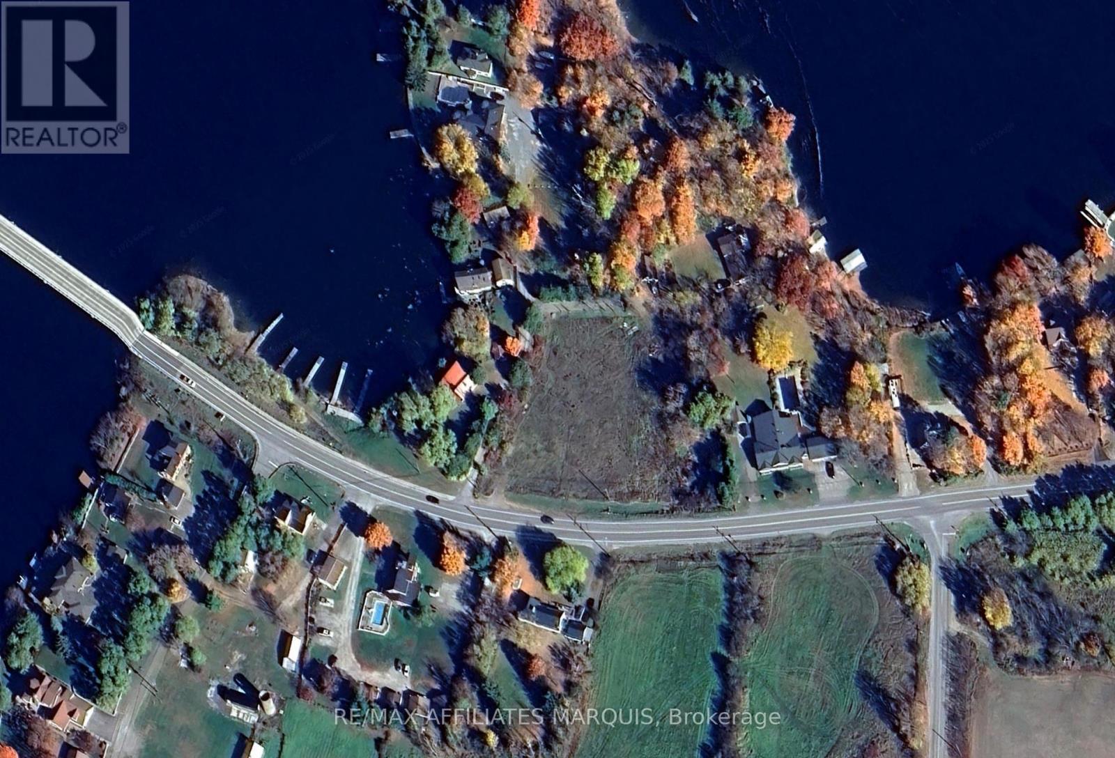 15 RIDEAU FERRY ROAD