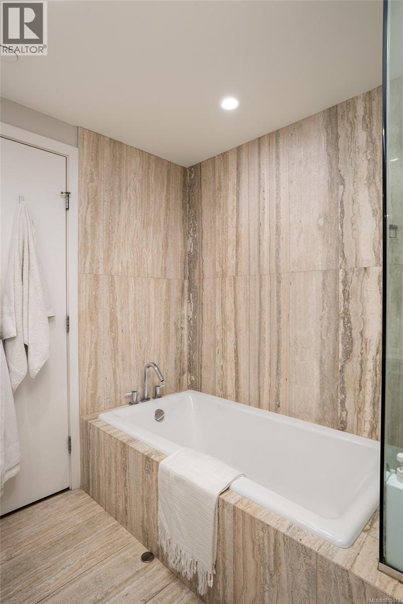 1503 707 Courtney Street, Victoria