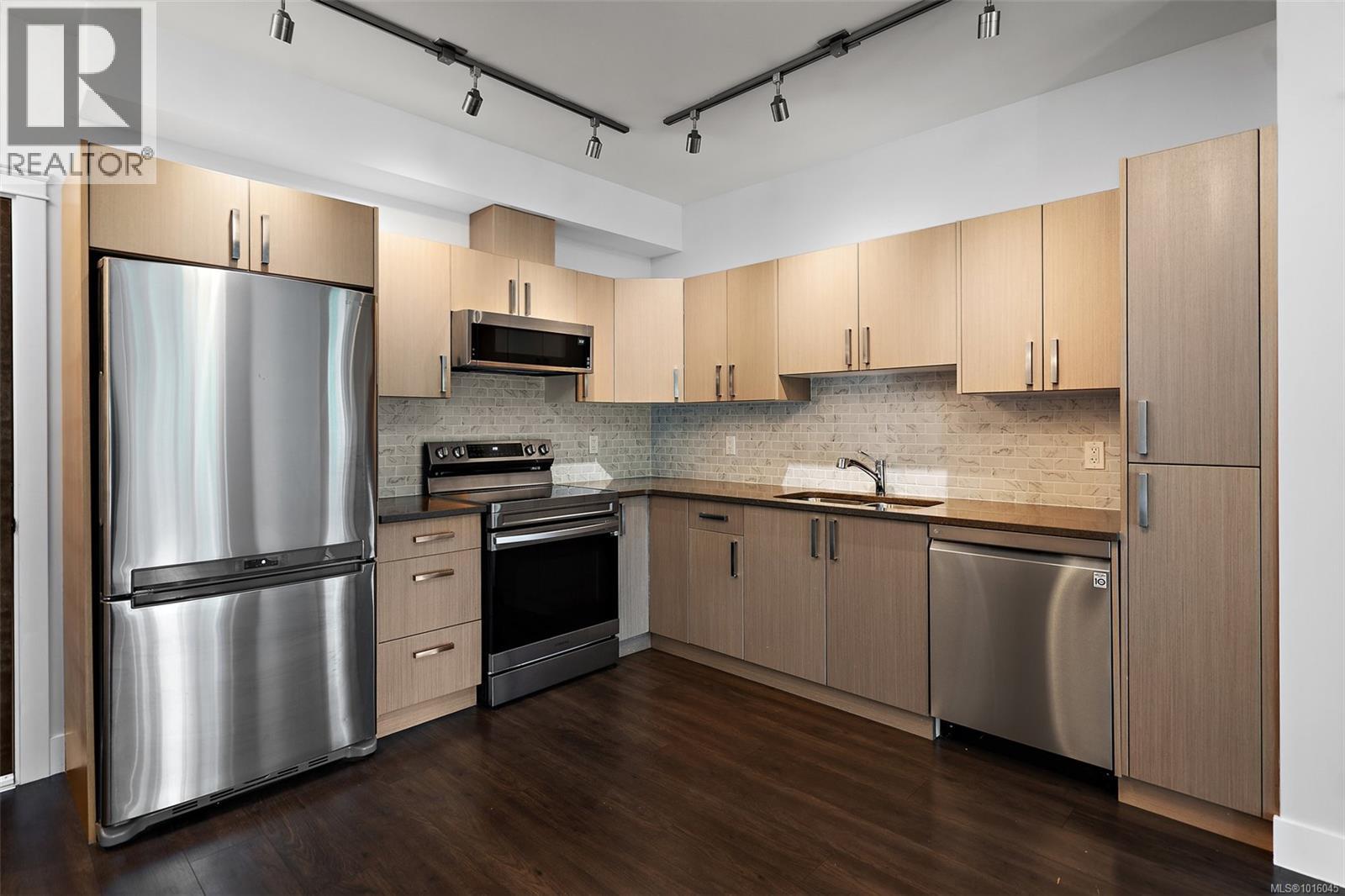 205 1900 Watkiss Way, View Royal