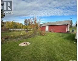Laundry room - 102 2nd Avenue N, Lintlaw, SK S0A2H0 Photo 8