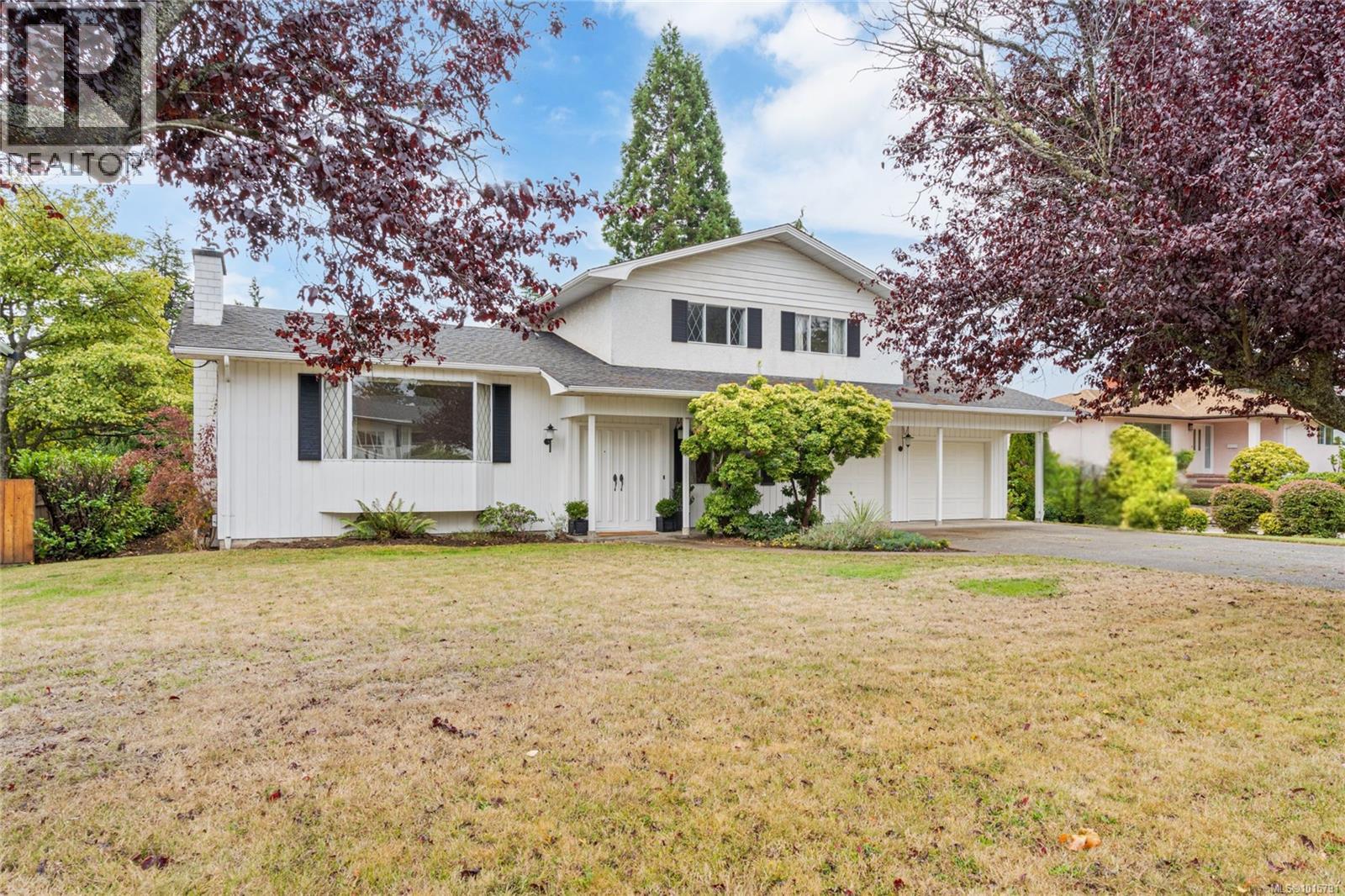  1853 San Lorenzo Avenue, Saanich