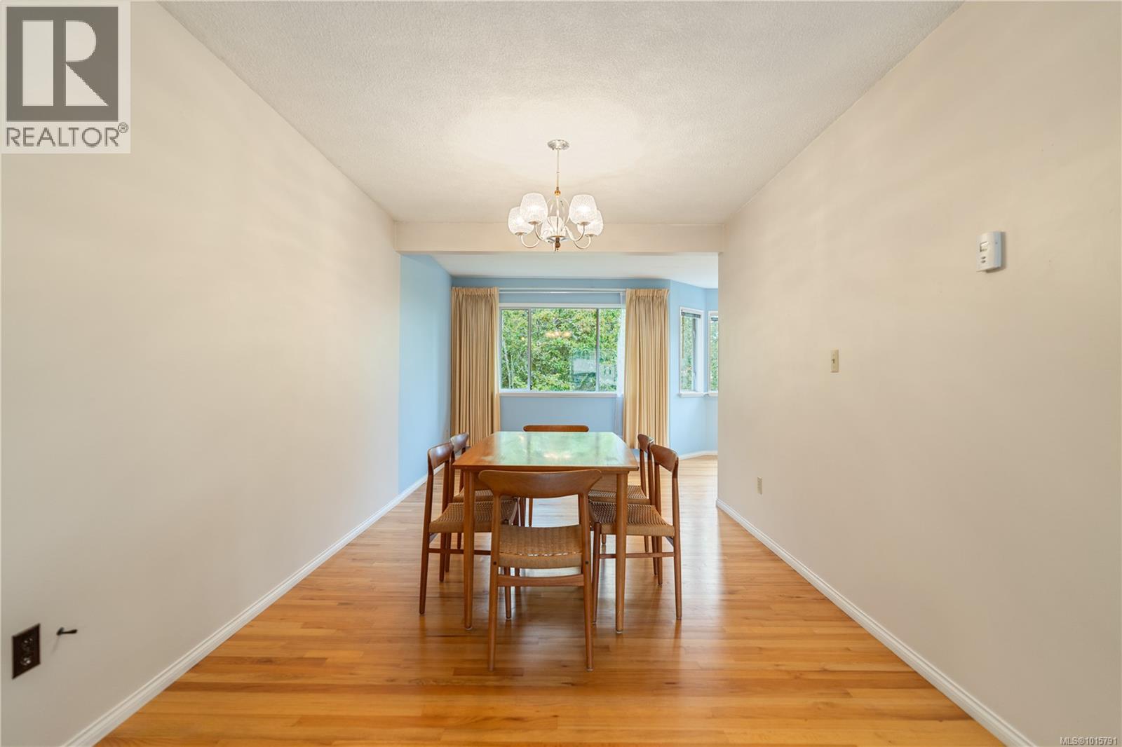  1853 San Lorenzo Avenue, Saanich