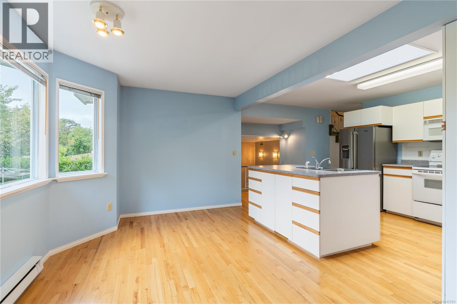  1853 San Lorenzo Avenue, Saanich