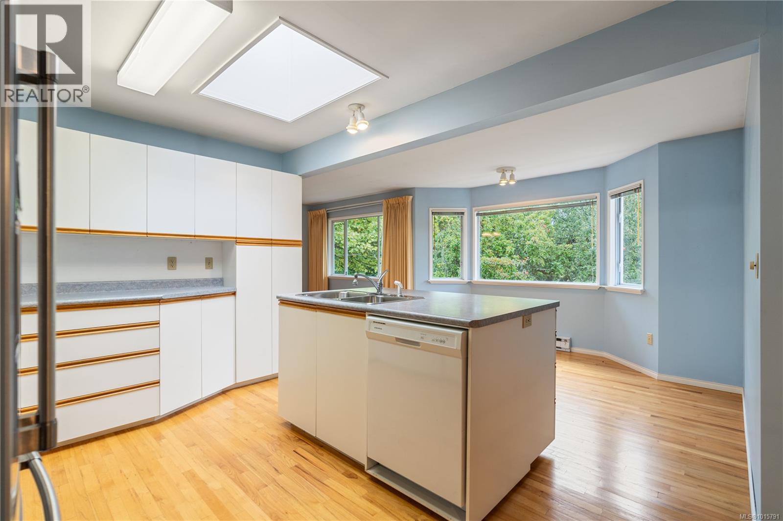  1853 San Lorenzo Avenue, Saanich
