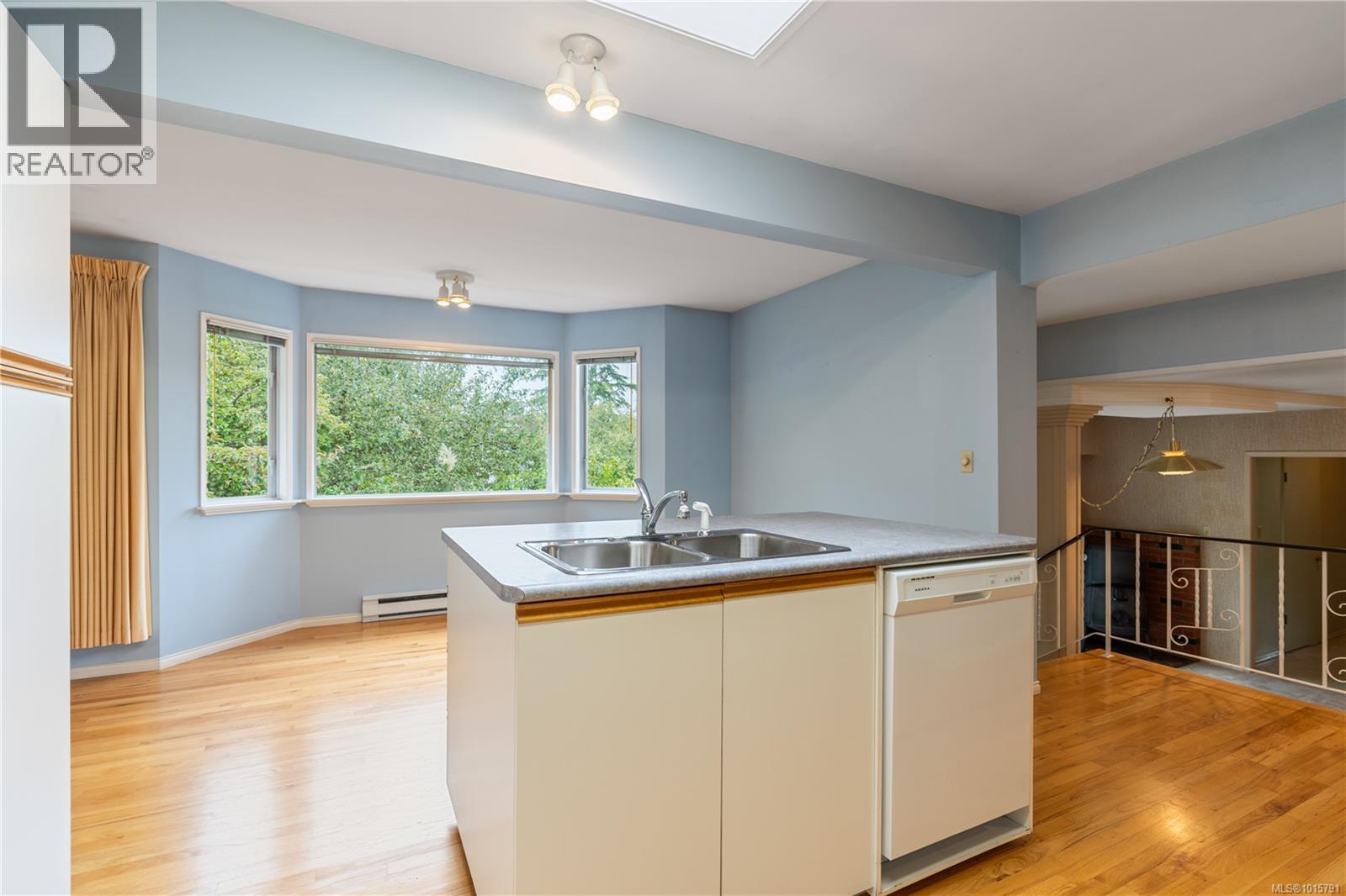  1853 San Lorenzo Avenue, Saanich