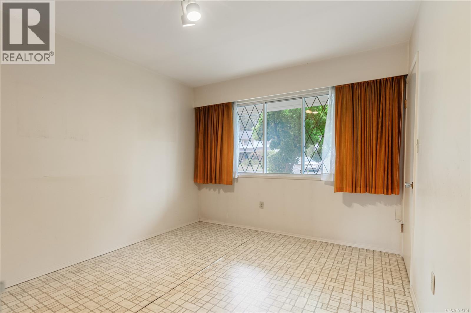  1853 San Lorenzo Avenue, Saanich