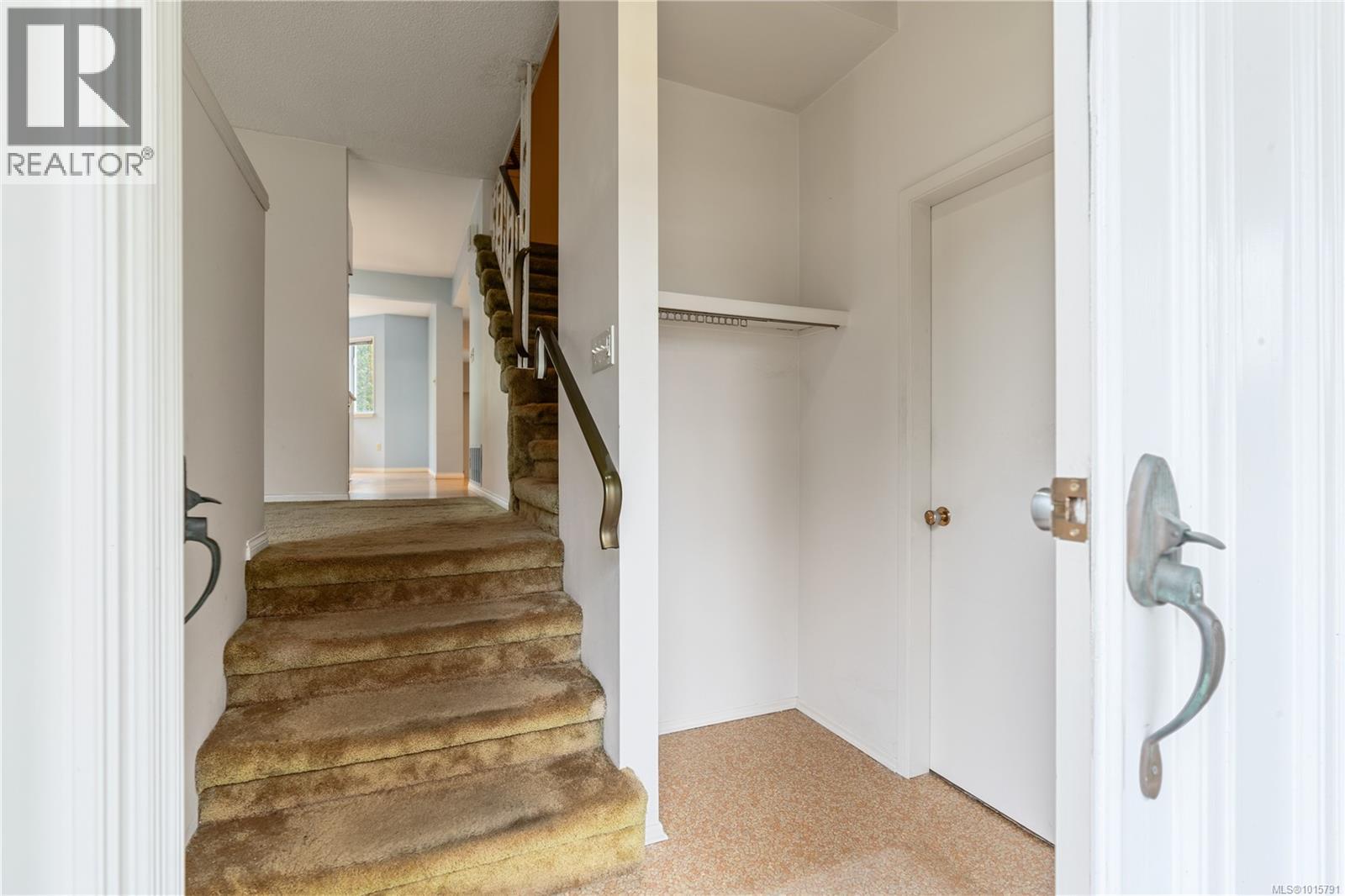  1853 San Lorenzo Avenue, Saanich