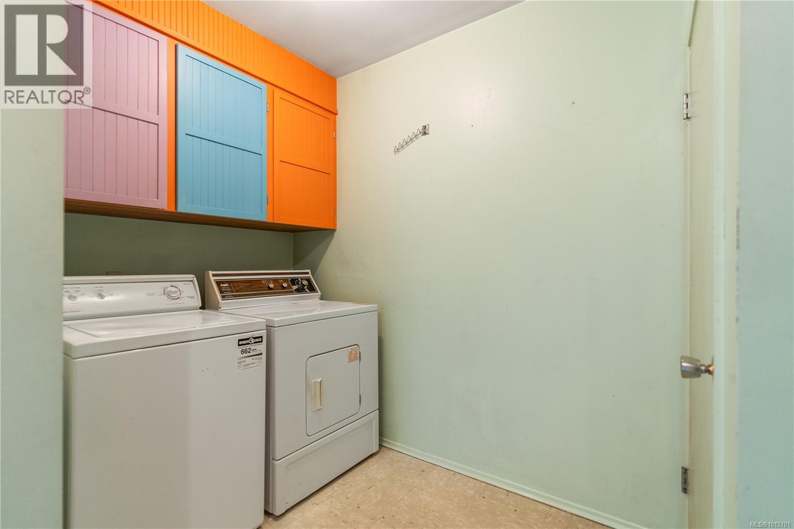  1853 San Lorenzo Avenue, Saanich