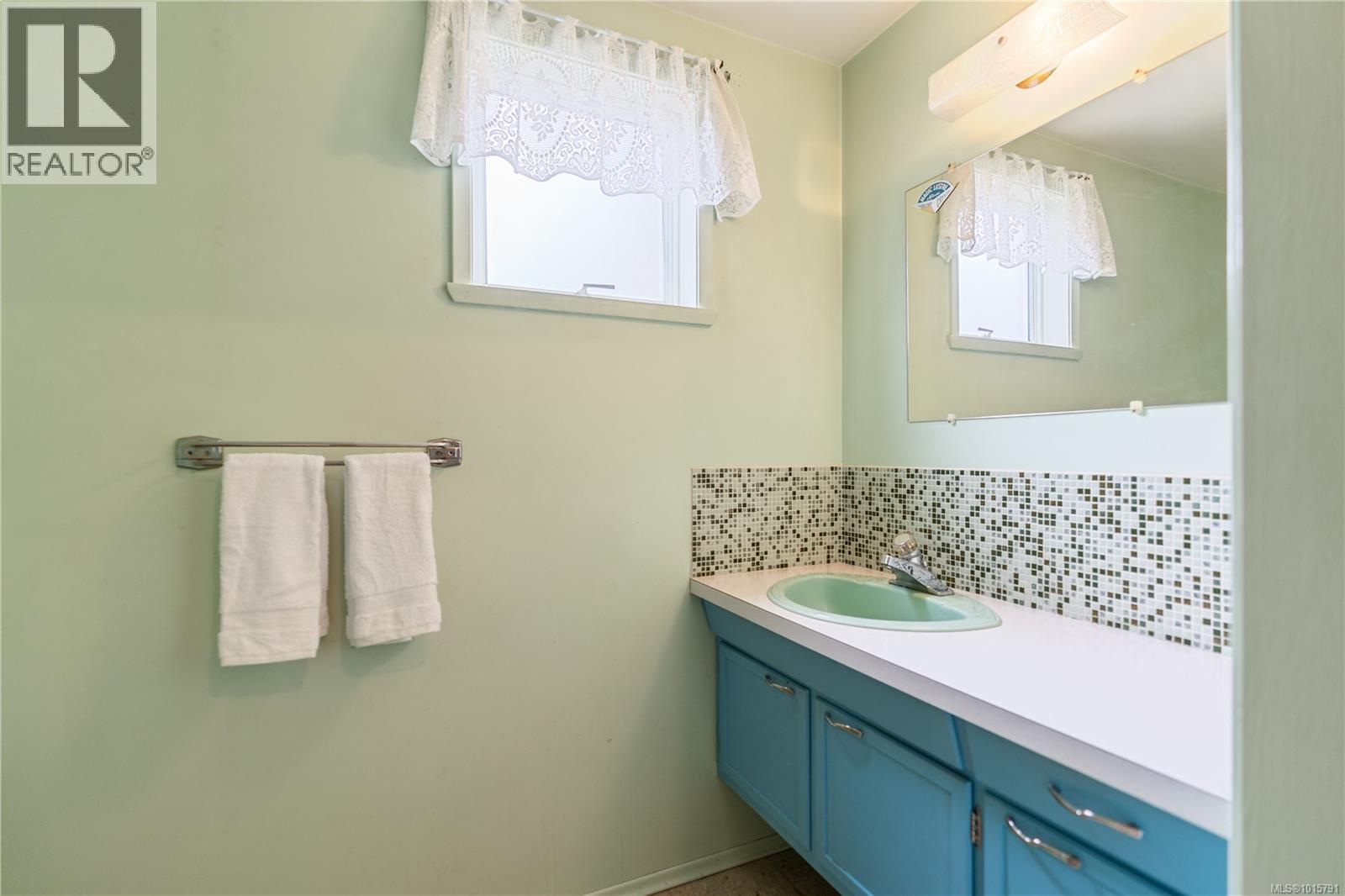  1853 San Lorenzo Avenue, Saanich