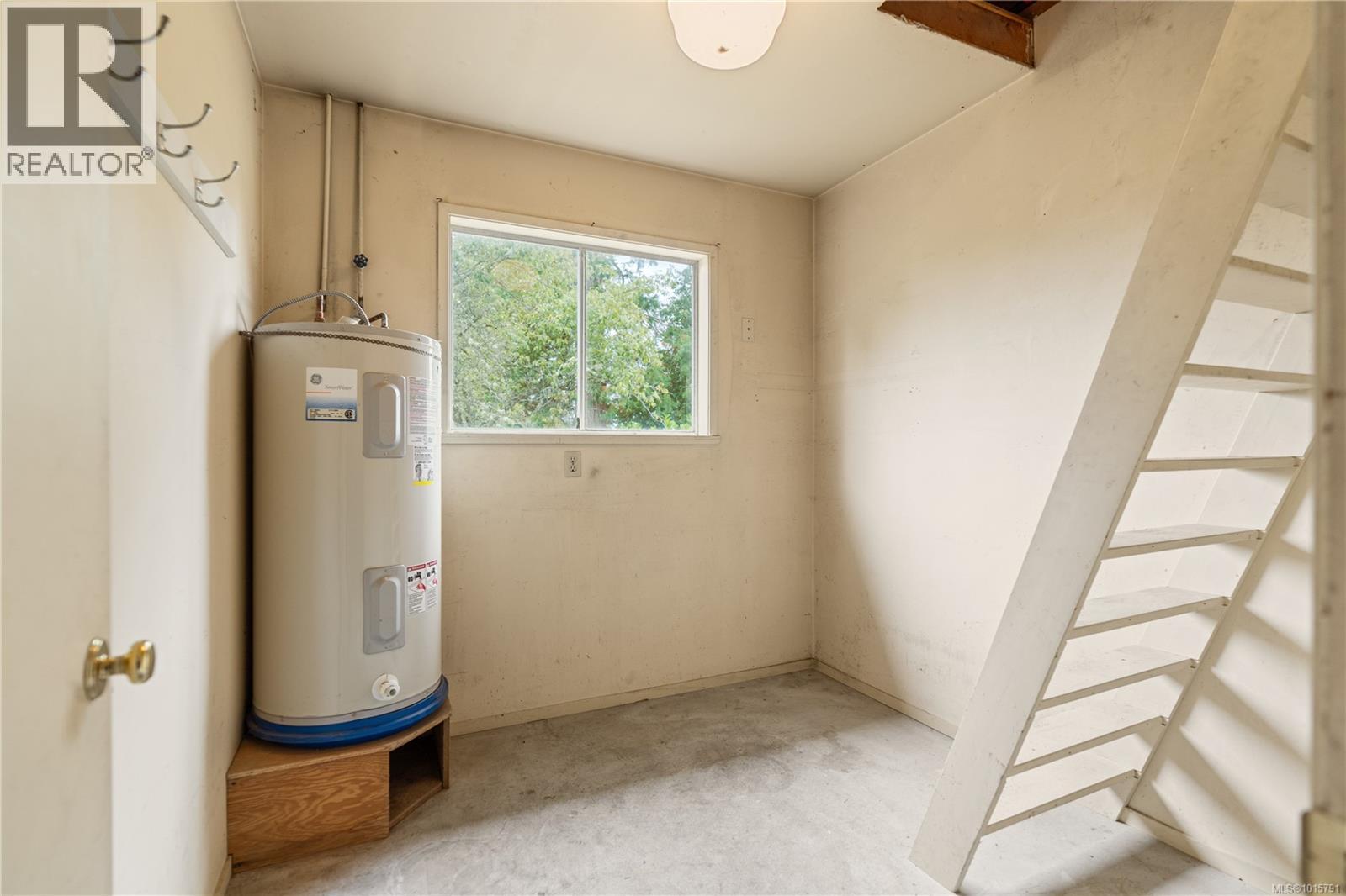  1853 San Lorenzo Avenue, Saanich