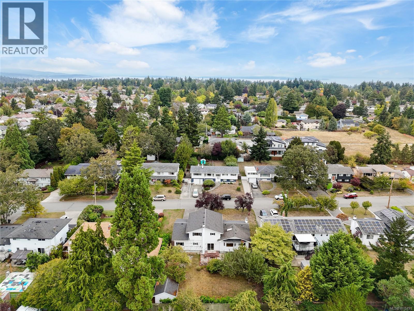  1853 San Lorenzo Avenue, Saanich