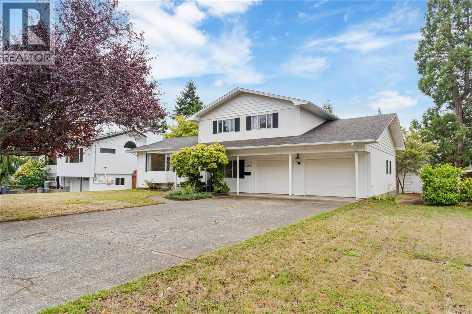  1853 San Lorenzo Avenue, Saanich