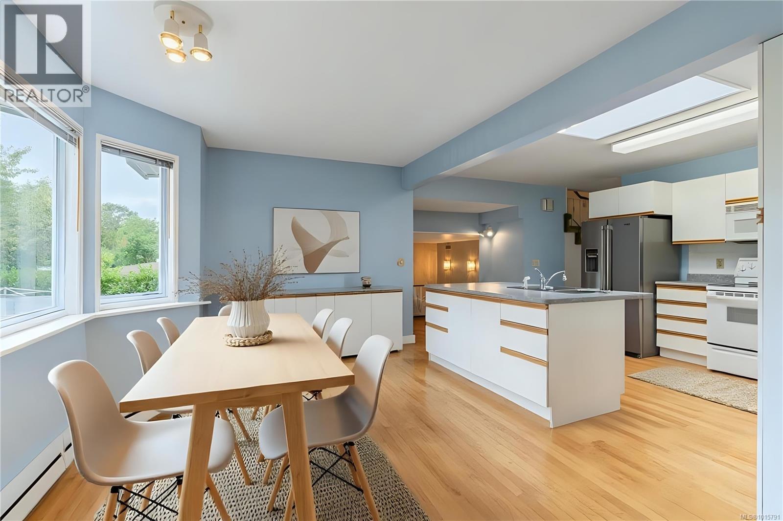  1853 San Lorenzo Avenue, Saanich