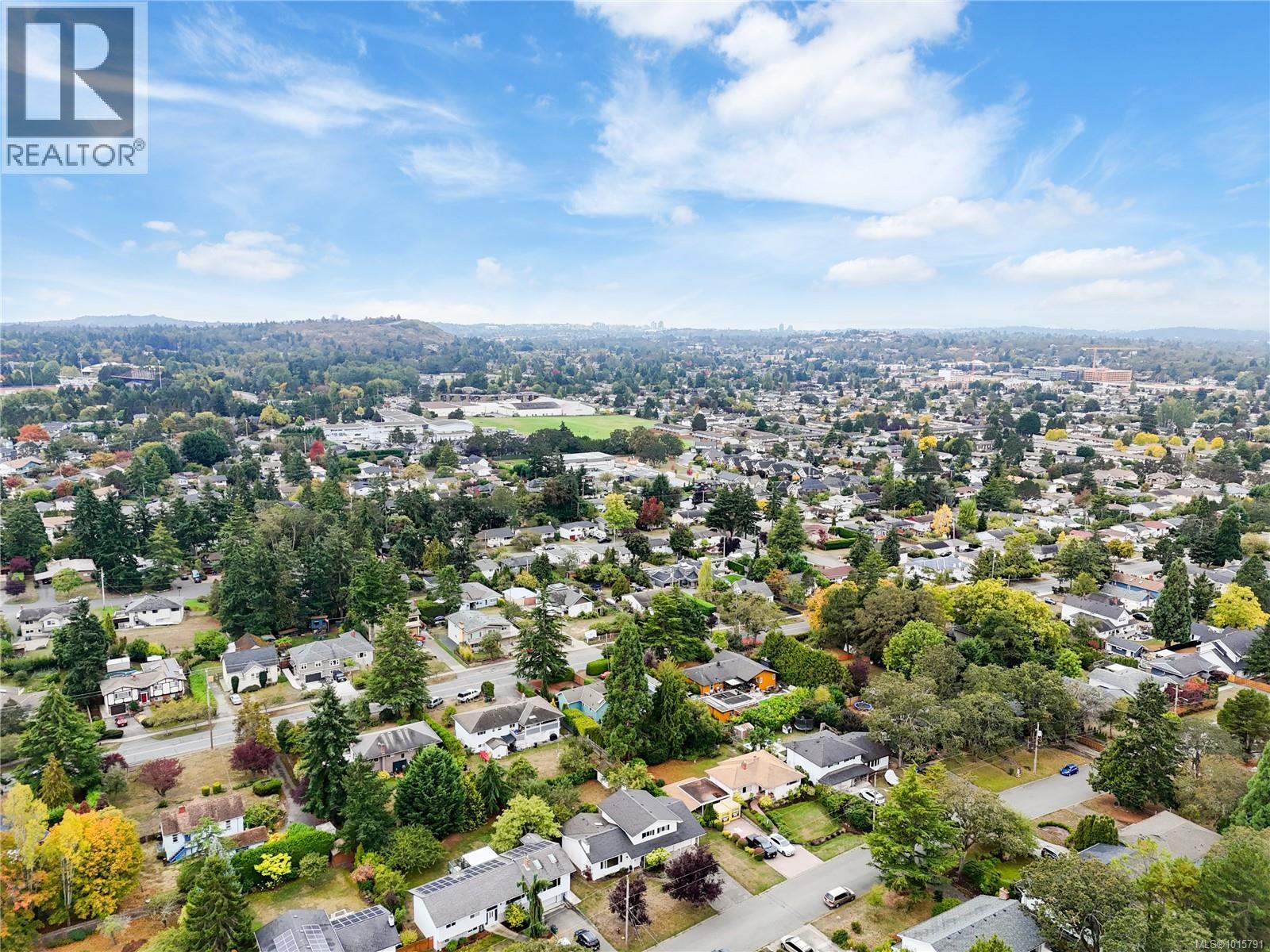  1853 San Lorenzo Avenue, Saanich
