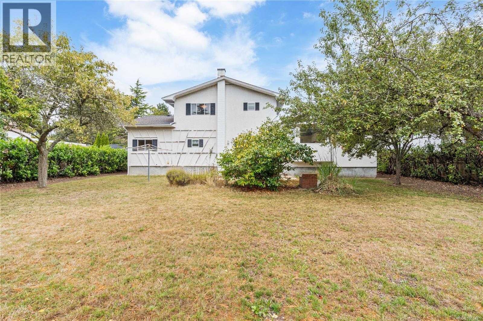  1853 San Lorenzo Avenue, Saanich