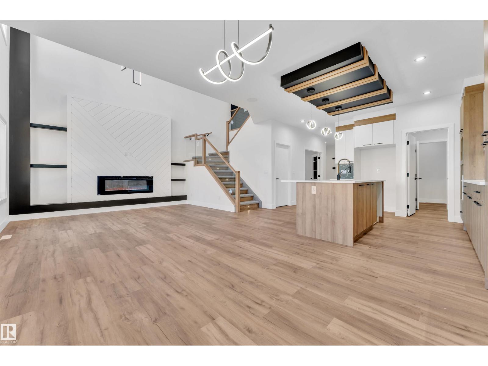 638 Astoria WY, Devon