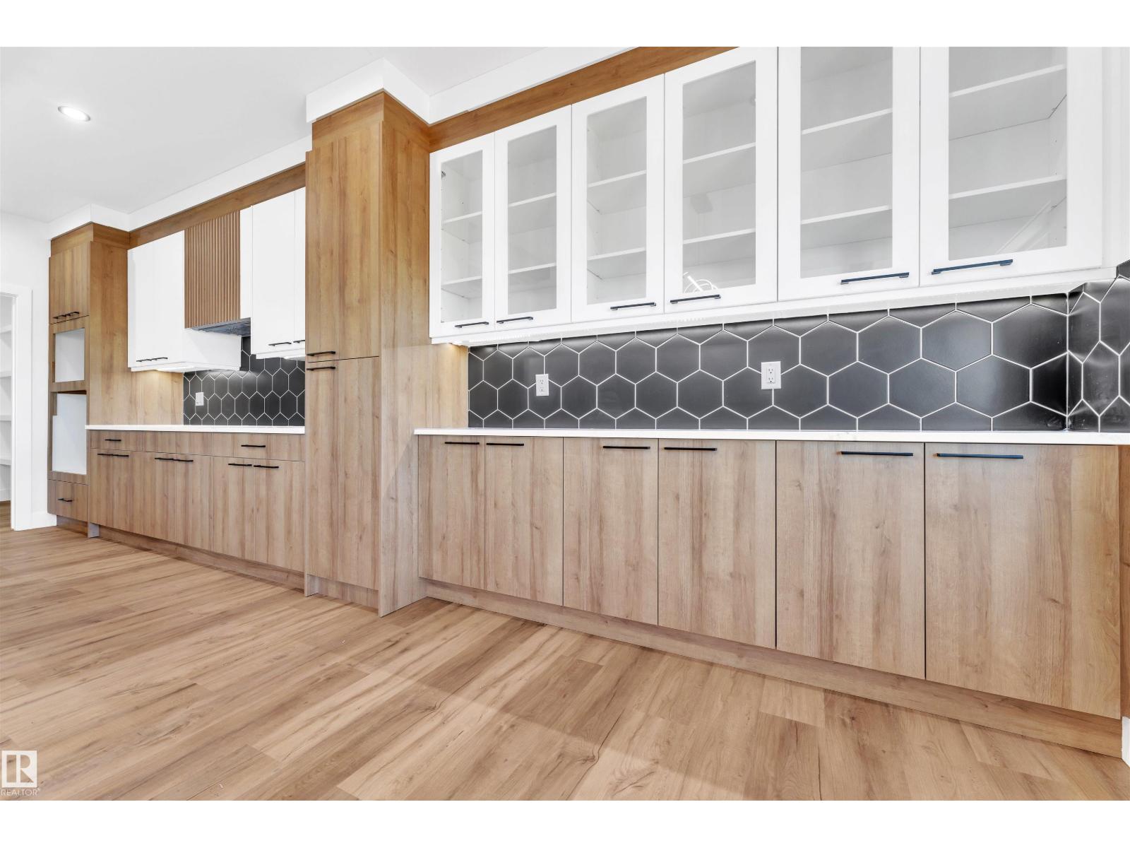 638 Astoria WY, Devon