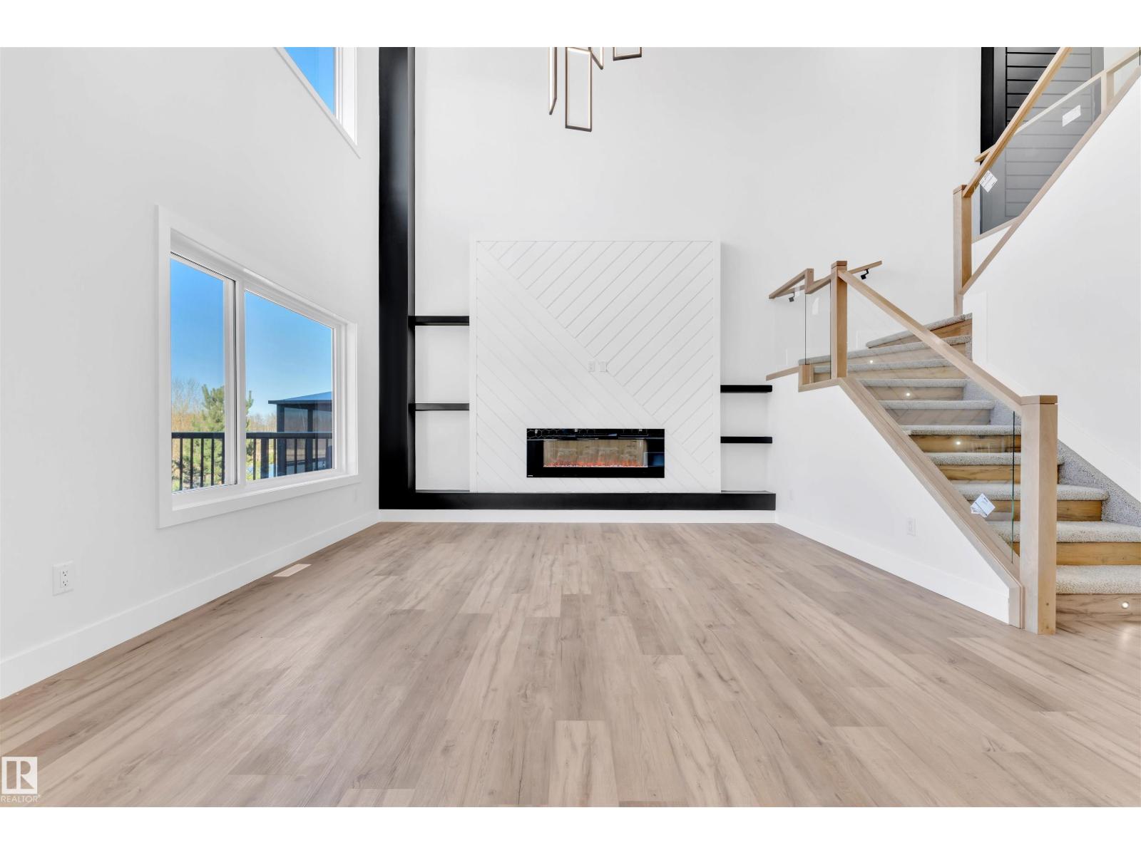 638 Astoria WY, Devon