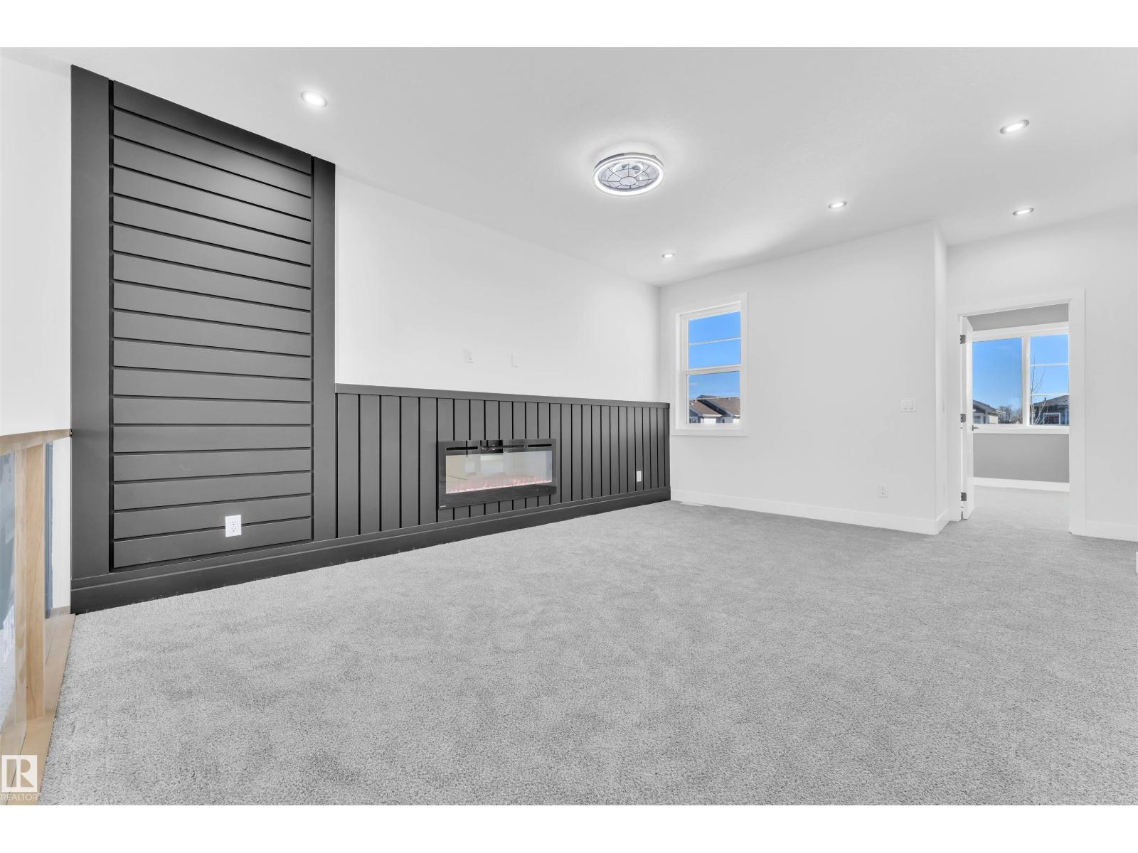 638 Astoria WY, Devon