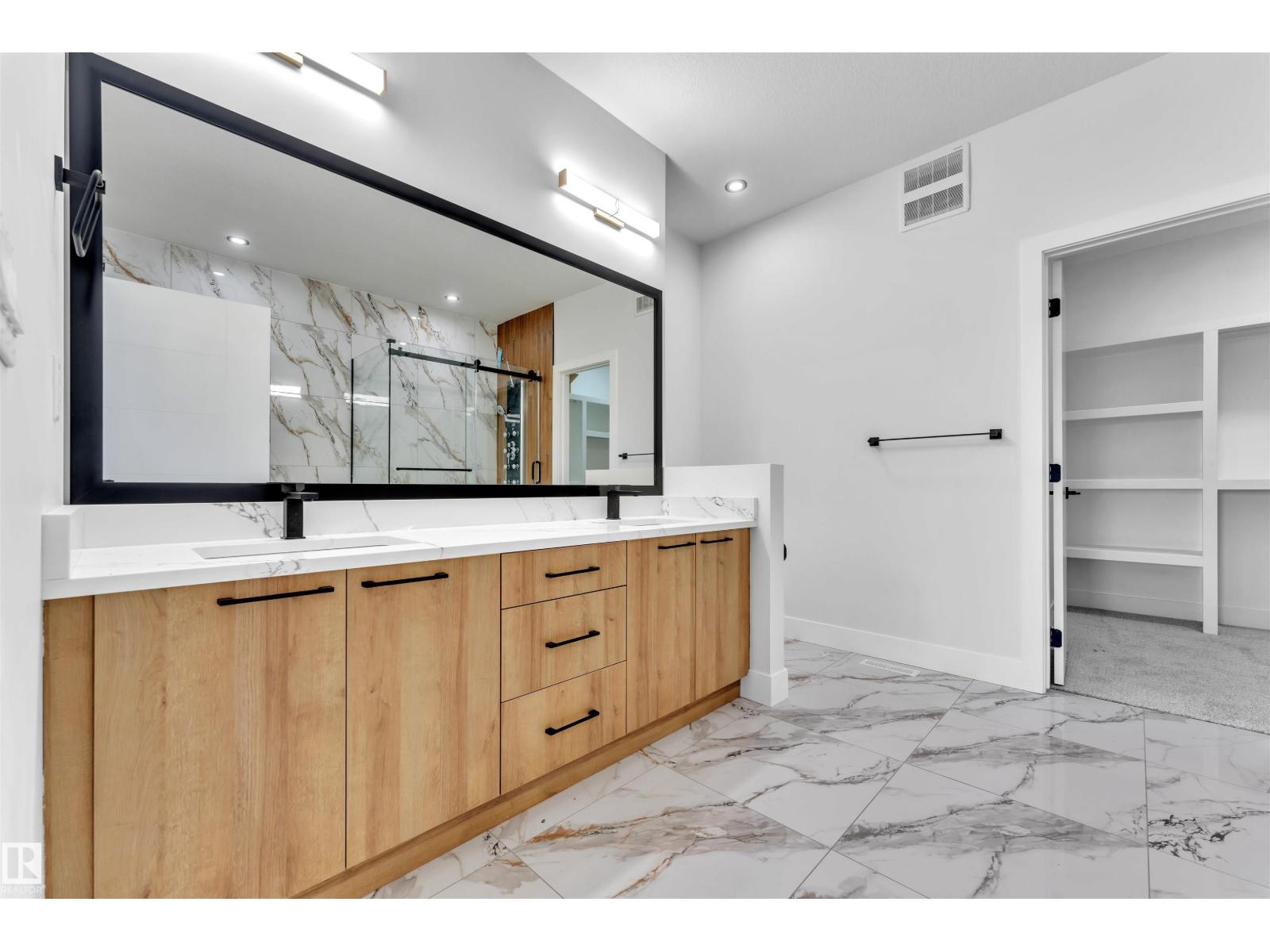 638 Astoria WY, Devon