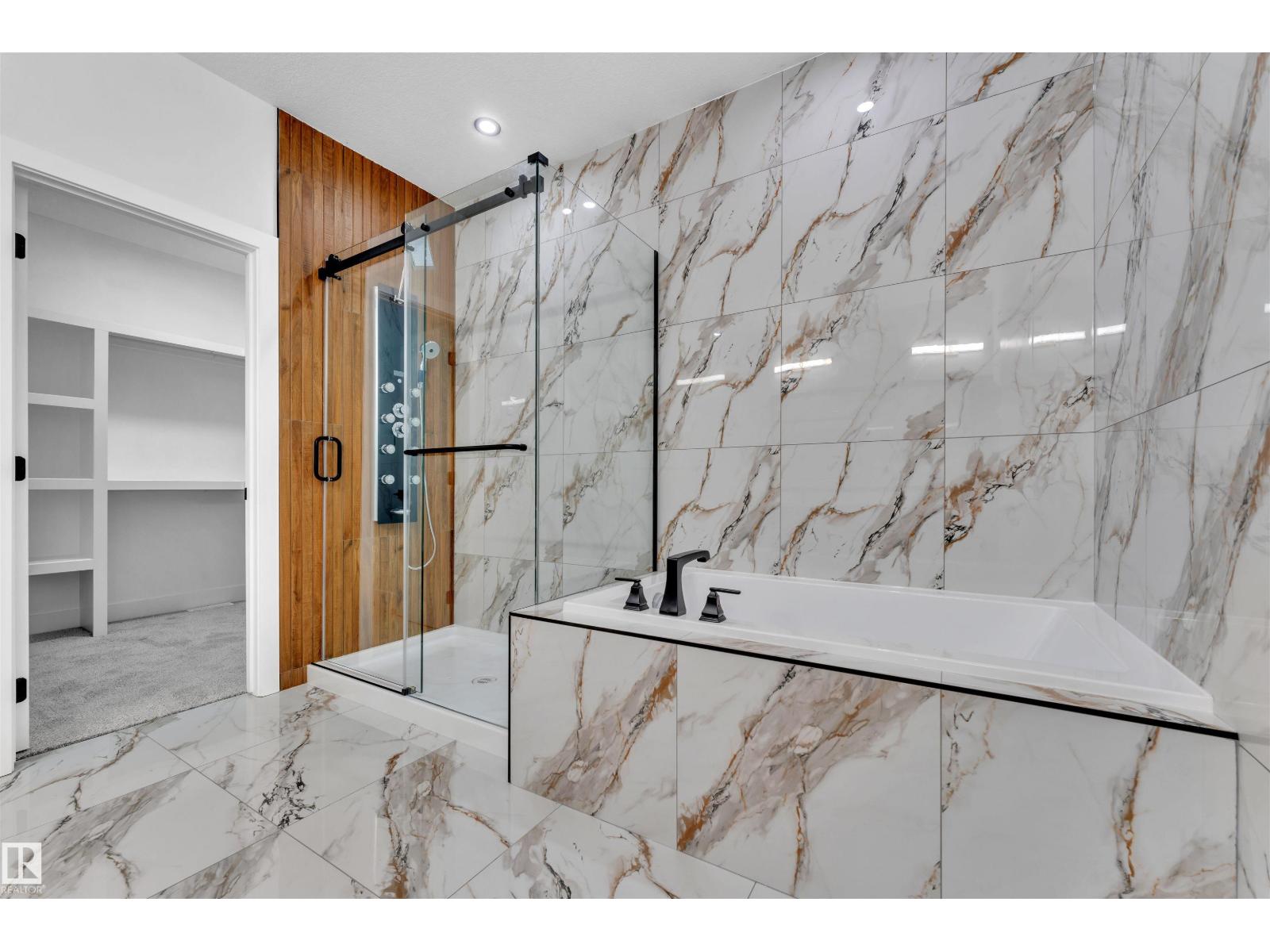 638 Astoria WY, Devon