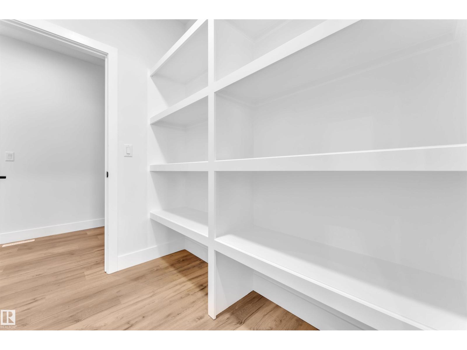 638 Astoria WY, Devon