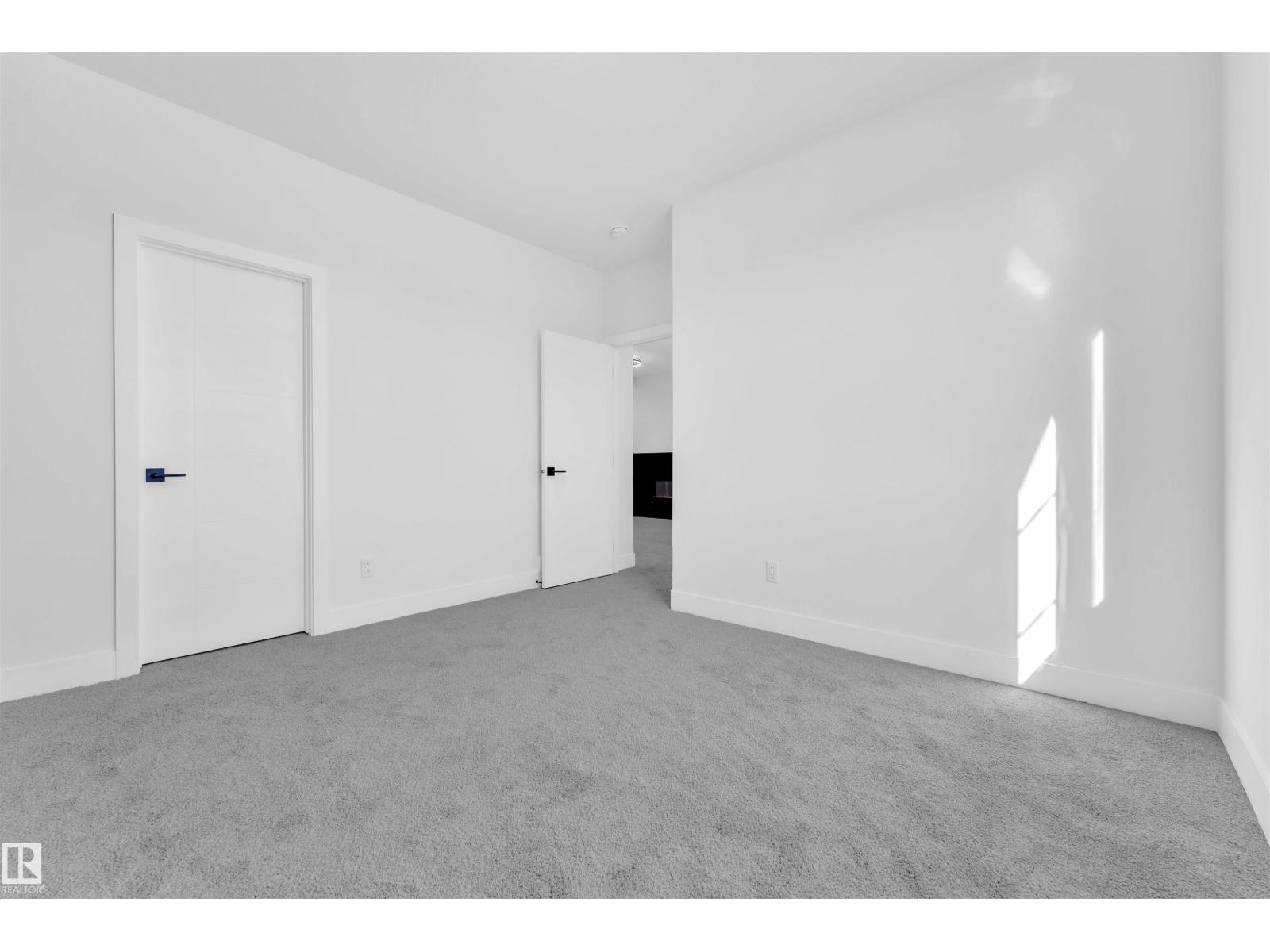 638 Astoria WY, Devon