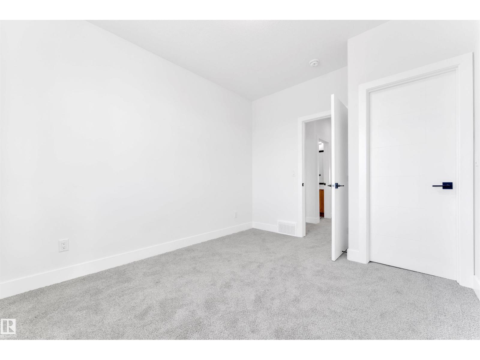 638 Astoria WY, Devon