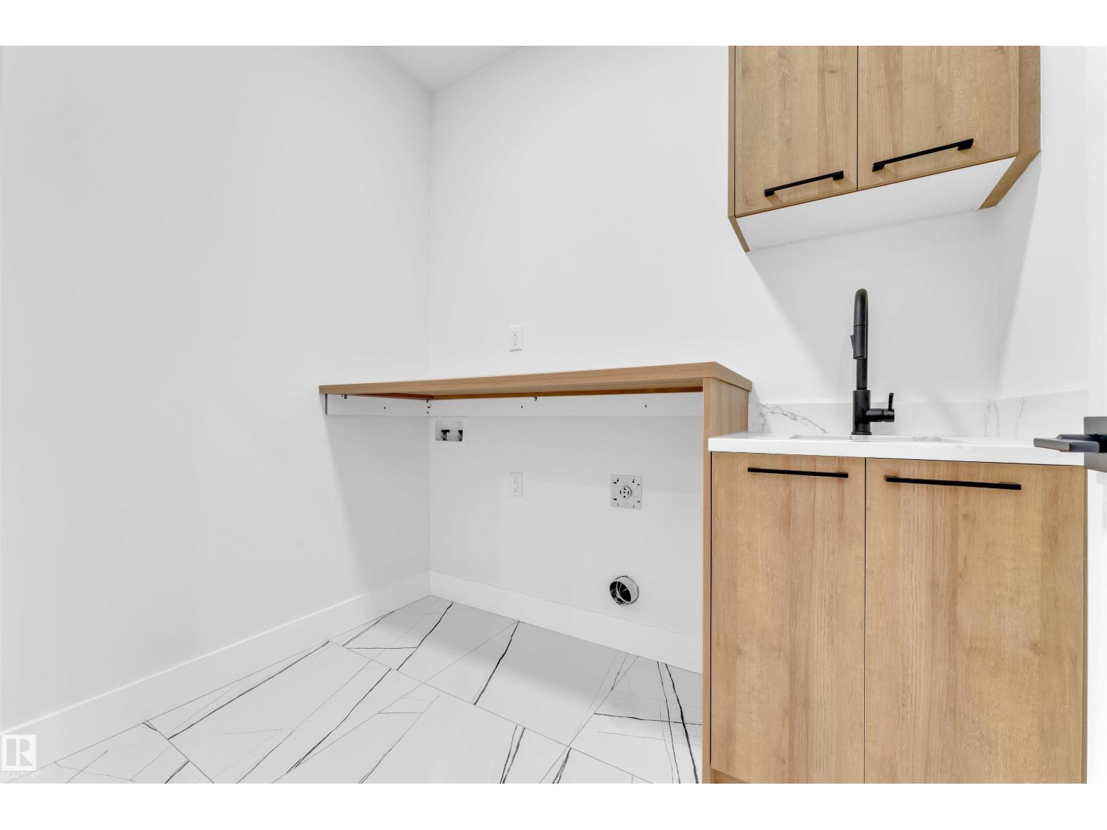 638 Astoria WY, Devon