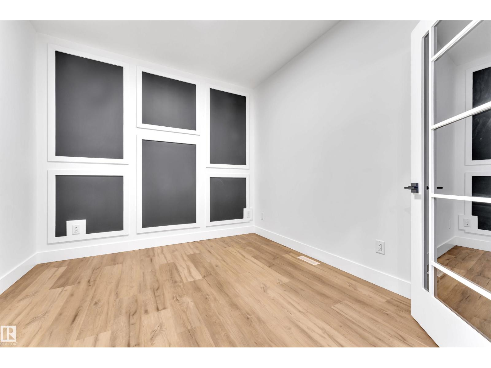 638 Astoria WY, Devon