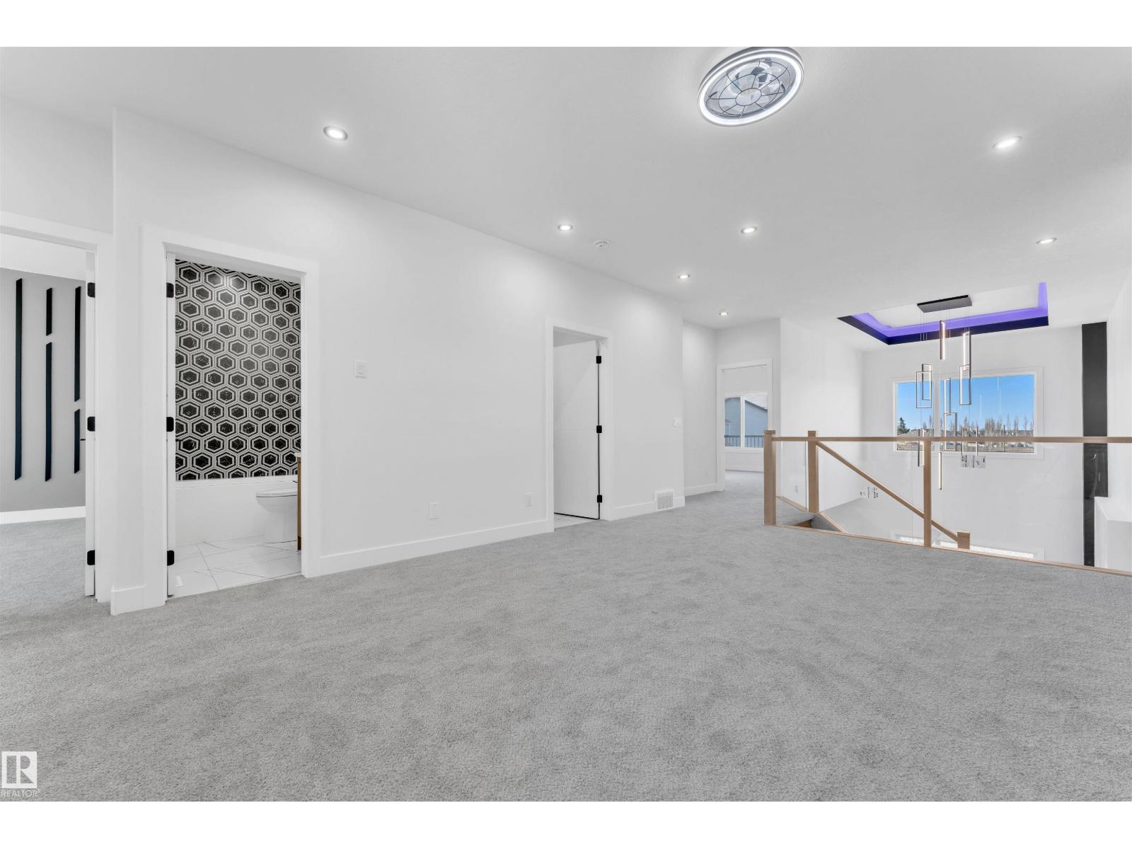 638 Astoria WY, Devon