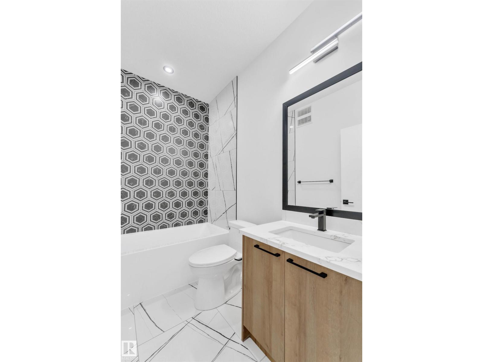 638 Astoria WY, Devon