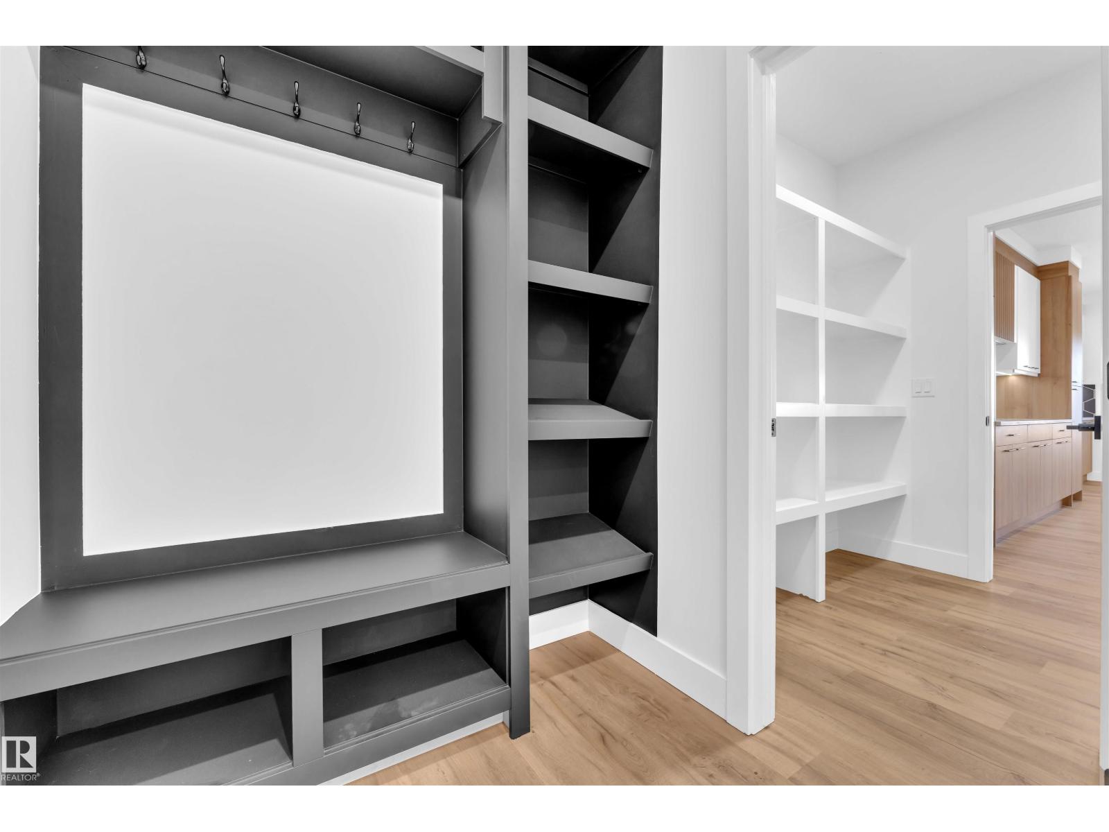 638 Astoria WY, Devon